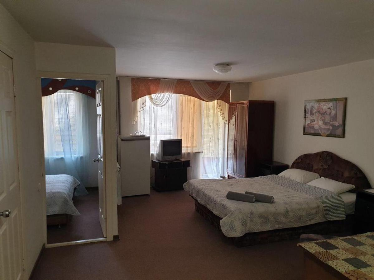 Mini Hotel Vesna Днепър Екстериор снимка